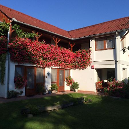 Ida Rooms ลายอสมิเช ภายนอก รูปภาพ